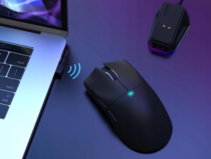 Trzy tryby łączności myszy Attack Shark X11: 2.4GHz, Bluetooth 5.2 oraz USB-C.